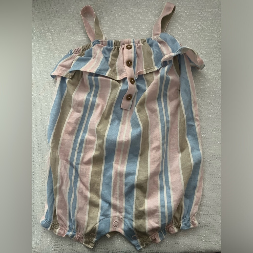 9M Carters Romper. Excellent condition.